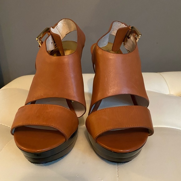 Michael Kors Brown leather Heals - Picture 4 of 6